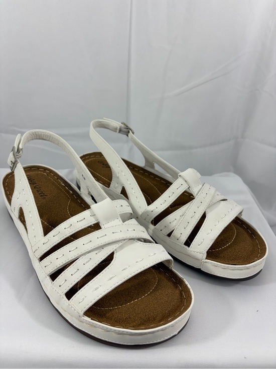 easy street Shoes - NWT Easy Street Women's Size 9.5W White Slingback Comfort Sandals